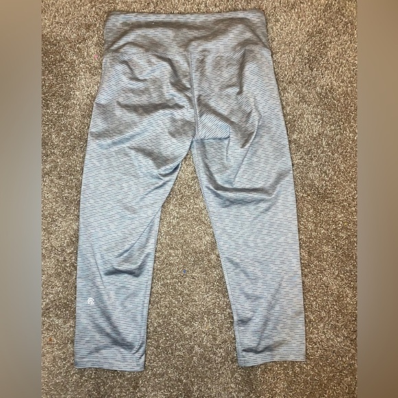 Champion silver/gray marbled cropped capri athletic leggings - Picture 8 of 9